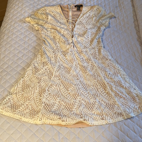 This a beautiful dress worn once size medium - Picture 3 of 3
